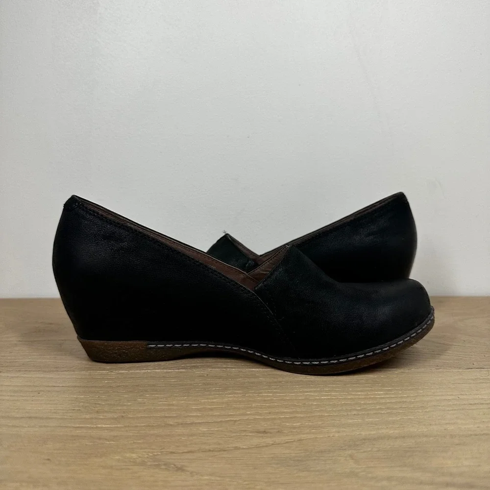 Dansko Wedge Shoes Women 6 Black Leather Slip On Comfort Minimalist Workwear